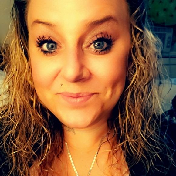 Meet your Posher, Sarah - Picture 2 of 9